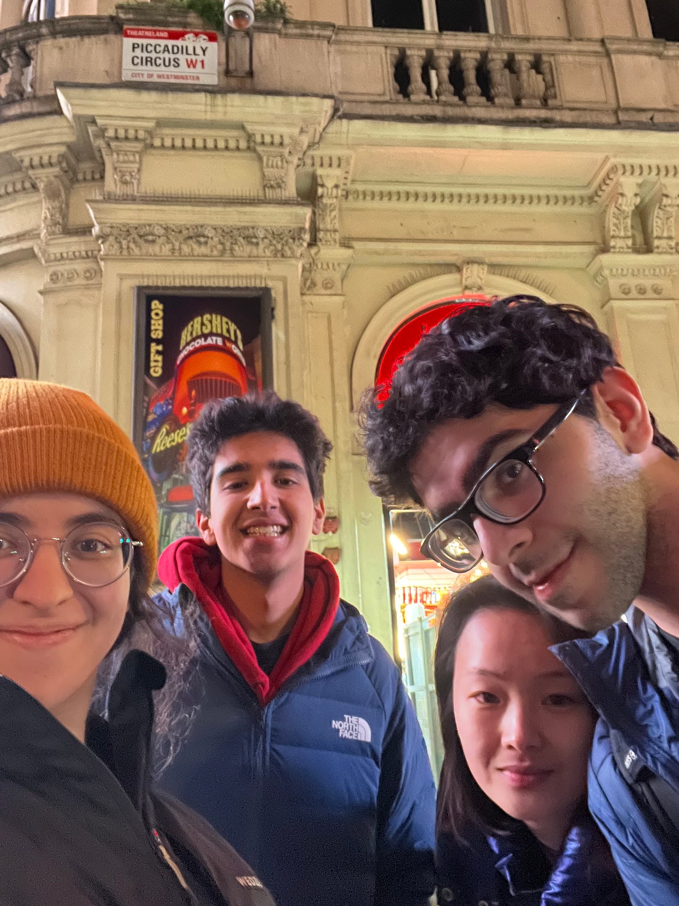 📍Piccadilly Circus